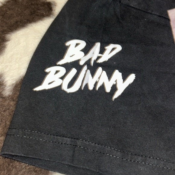 Bad bunny tshirt - Picture 3 of 3